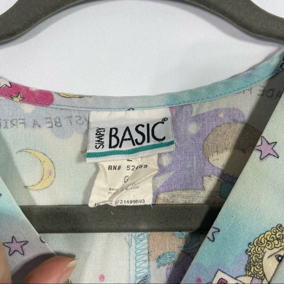 Simply Basic, Cute Kids Scrub Top. Size Large. Good used condition! - Picture 3 of 6